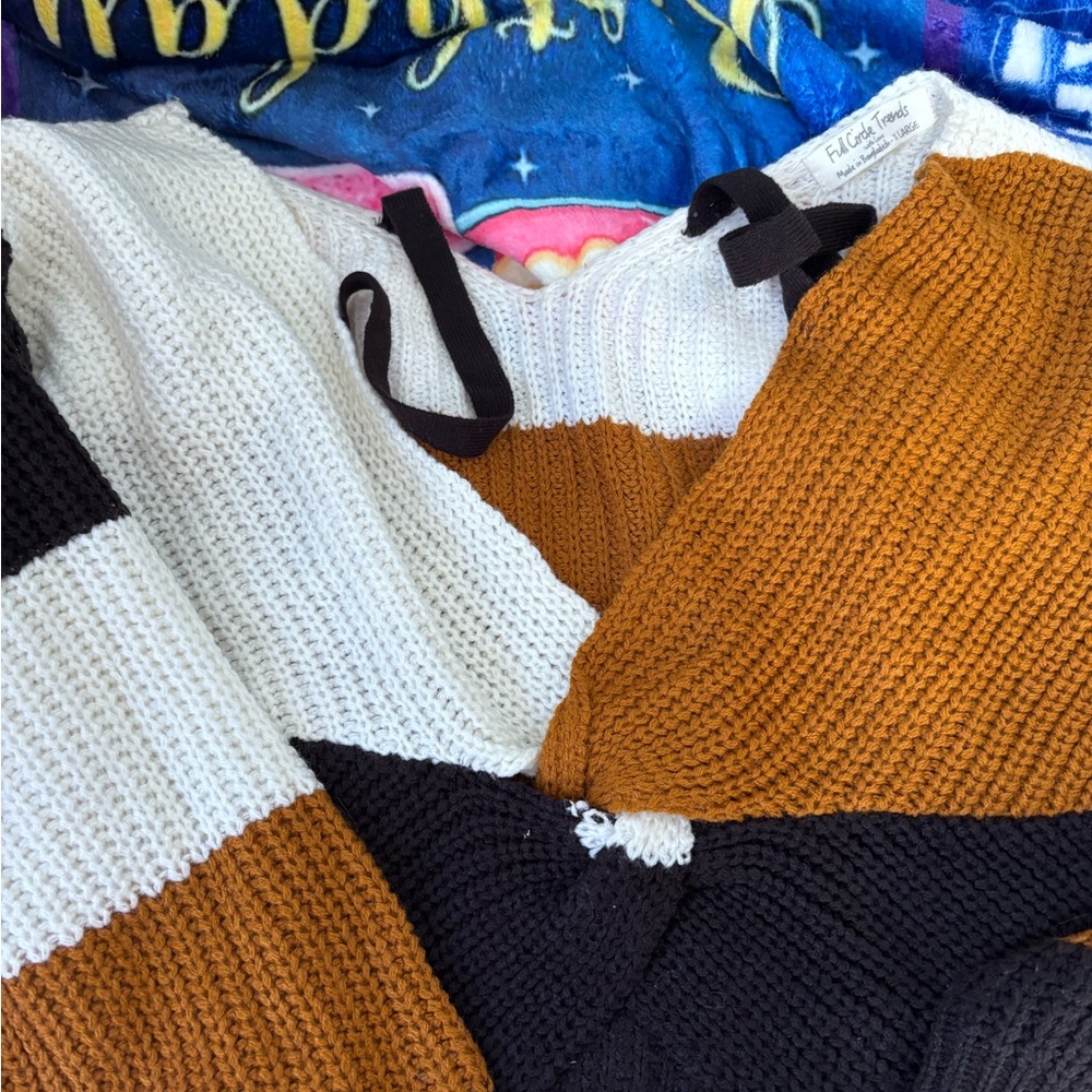 Colorblock Knit Sweater - Picture 2 of 3